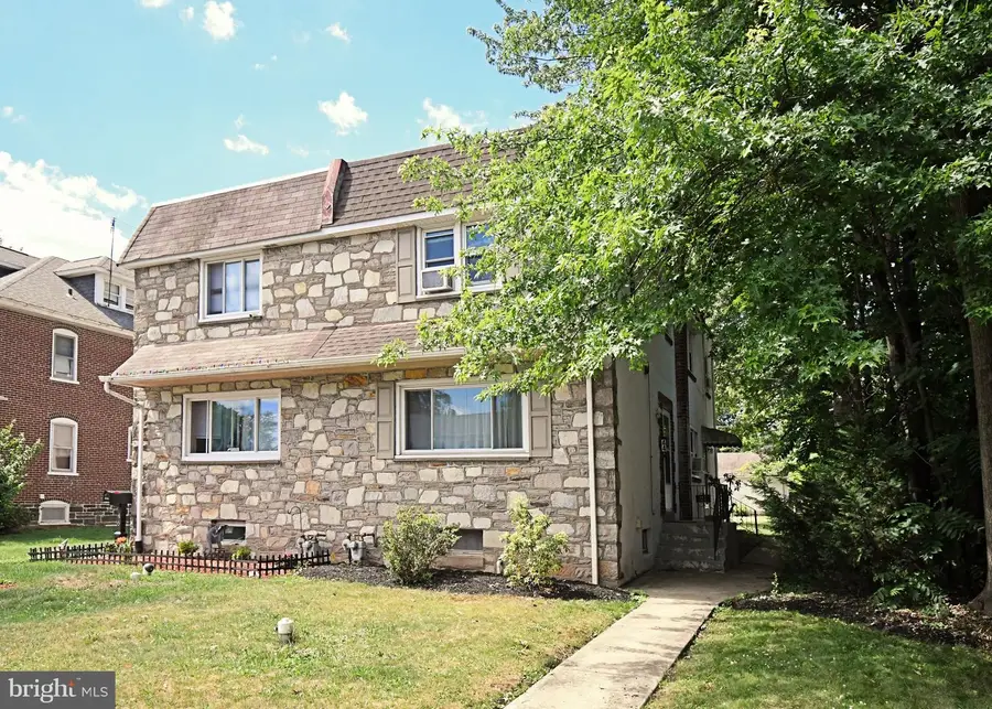 44 E Seventh St, Lansdale, PA 19446 - #2