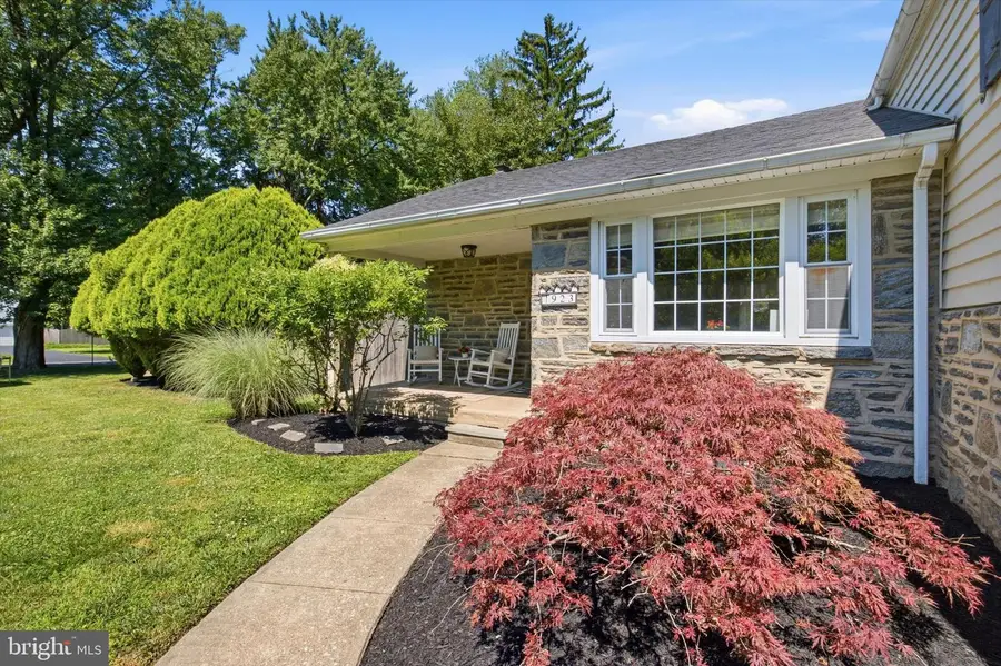 923 Sunset Dr, Blue Bell, PA 19422 - #2