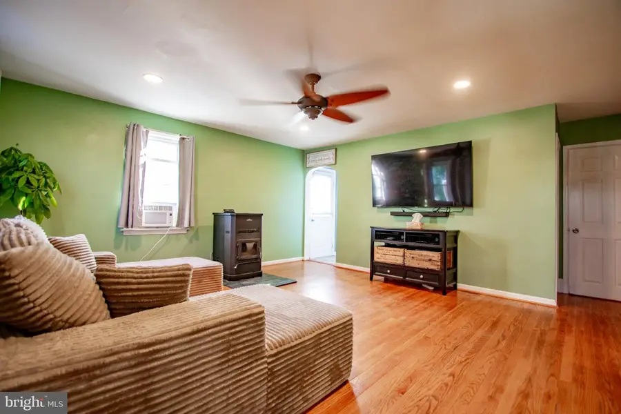 667 Beechwood Ave, Pottstown, PA 19464 - #2