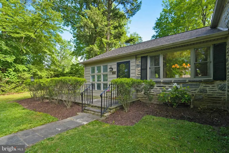 1070 Blue Rock Ln, Blue Bell, PA 19422 - #2