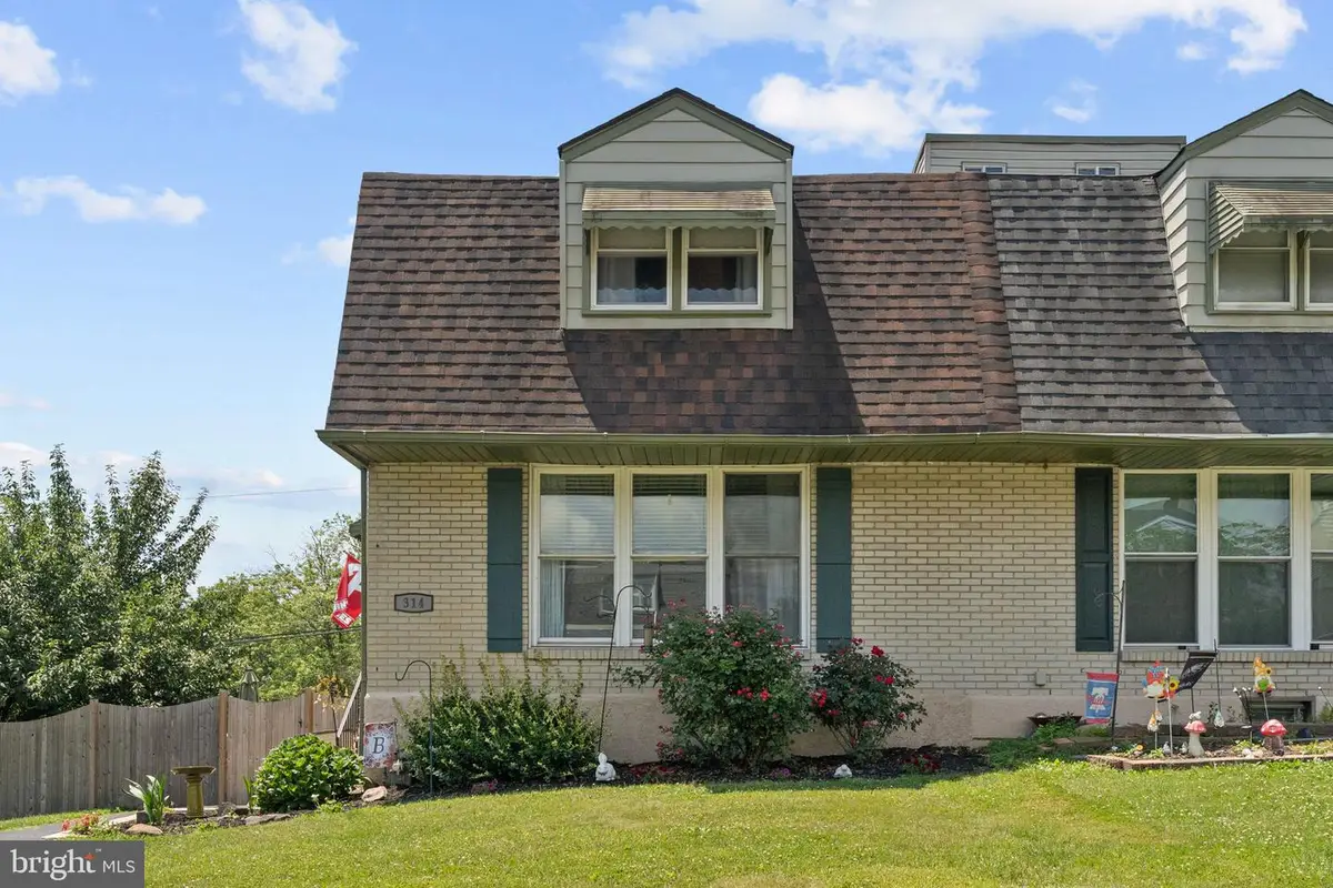 314 E Logan St, Norristown, PA 19401 - #1