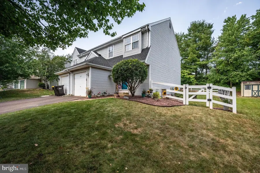 137 Azalea Cir, Royersford, PA 19468 - #2