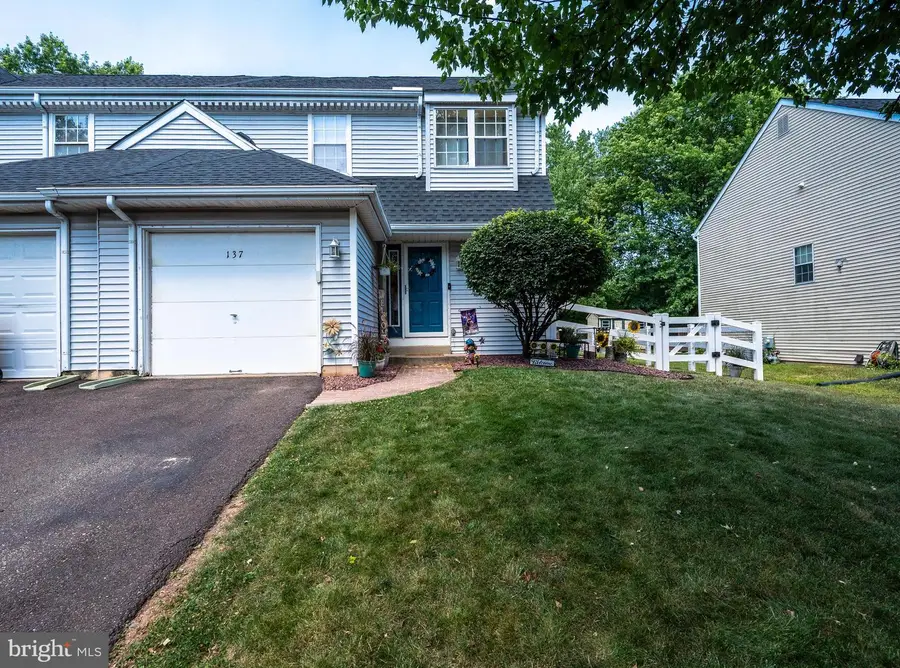 137 Azalea Cir, Royersford, PA 19468 - #3