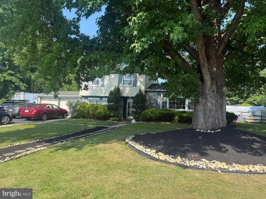 3860 Pine Rd, Huntingdon Valley, PA 19006 - #2