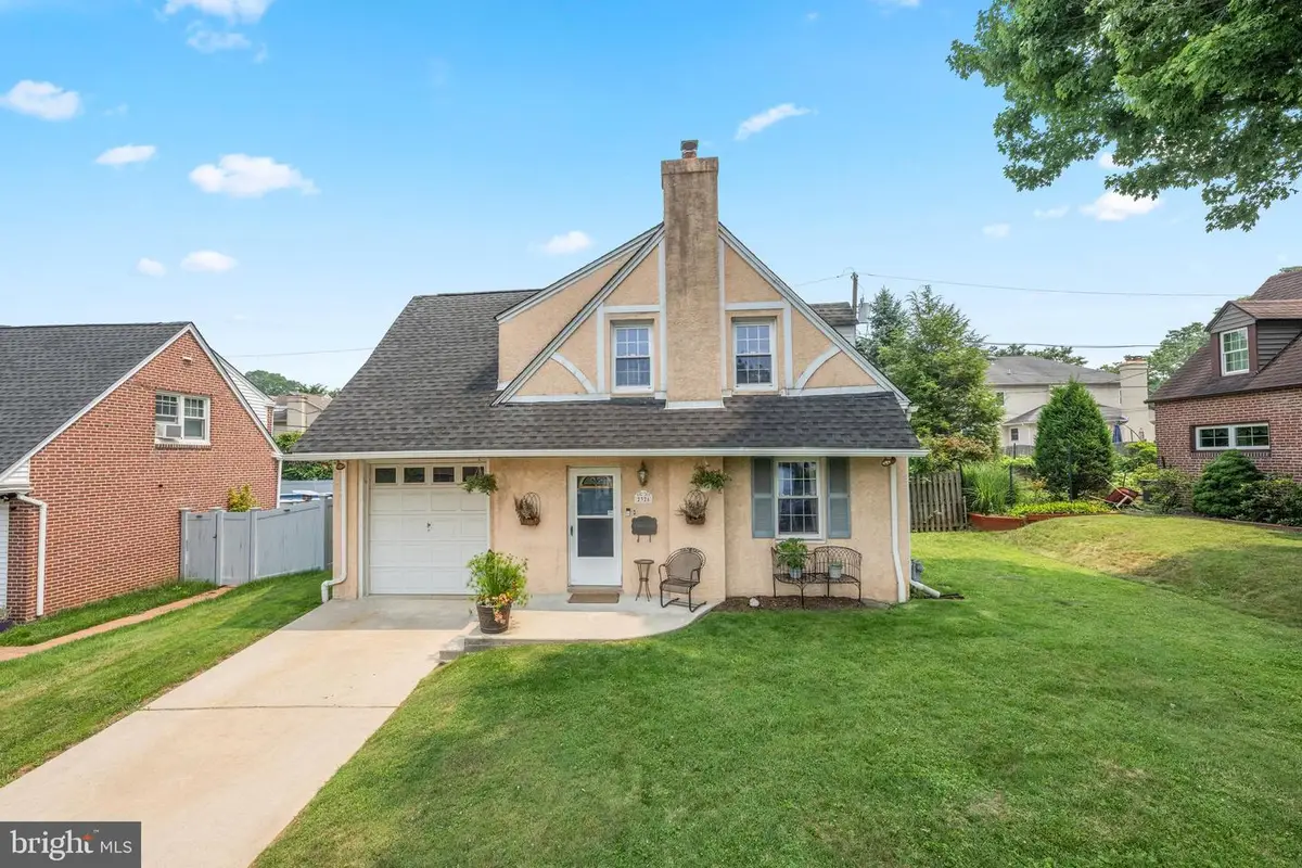 2326 S Gilinger Rd, Lafayette Hill, PA 19444 - #1