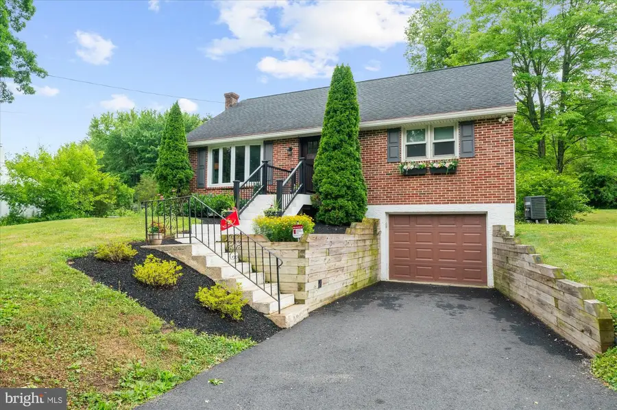 508 Mock Rd, Pottstown, PA 19464 - #2