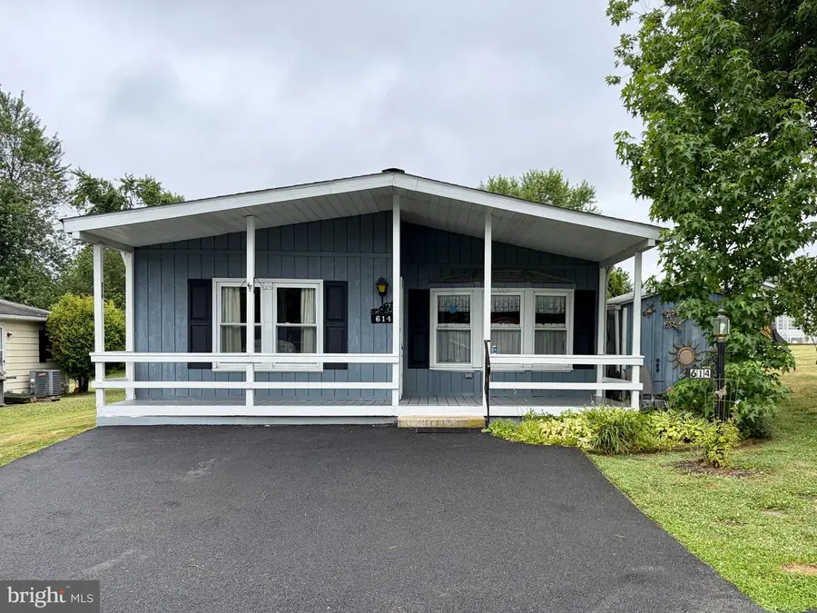 614 Stream View Dr, North Wales, PA 19454 - #2