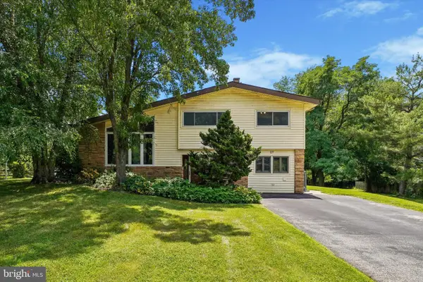 27 Camelot Dr, PLYMOUTH MEETING, PA 19462