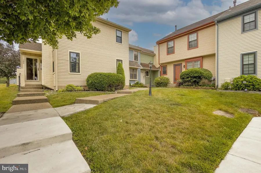 102 Rutledge Ct, North Wales, PA 19454 - #2