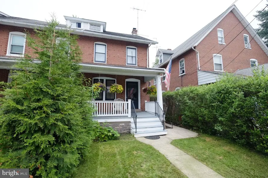 38 E 4th St, Lansdale, PA 19446 - #2