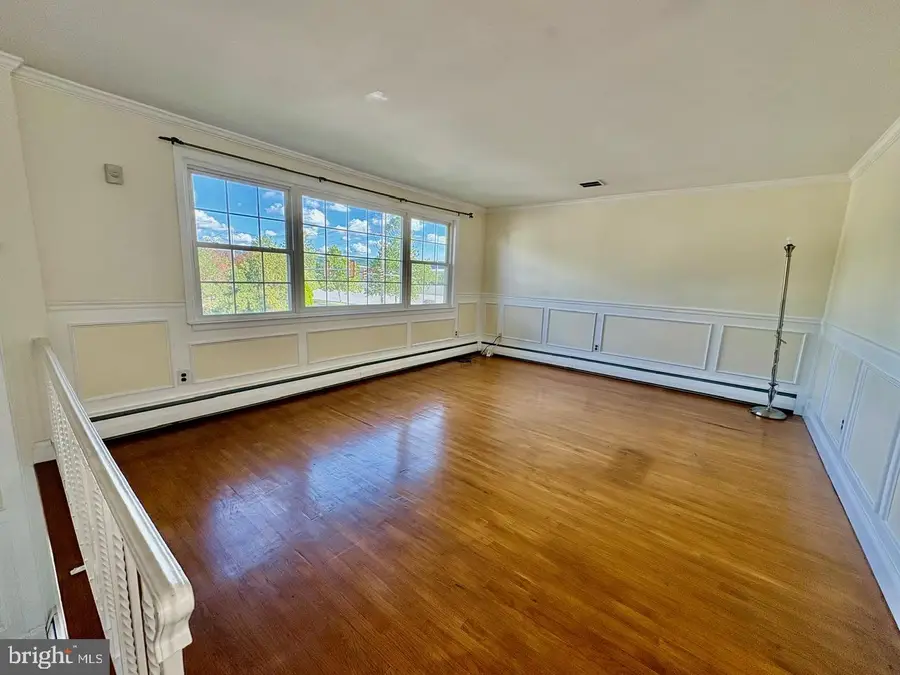 599 Elliott Dr, King Of Prussia, PA 19406 - #2