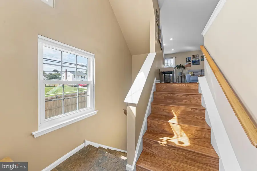 446 Pleasant Valley Dr, Conshohocken, PA 19428 - #2