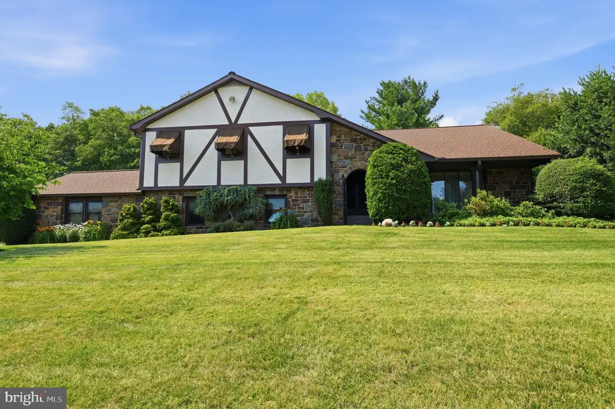 3794 Ridgeview Rd, Huntingdon Valley, PA 19006 - #1
