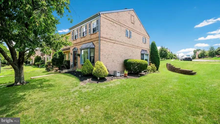 4125 Rittenhouse Ln, Skippack, PA 19474 - #2