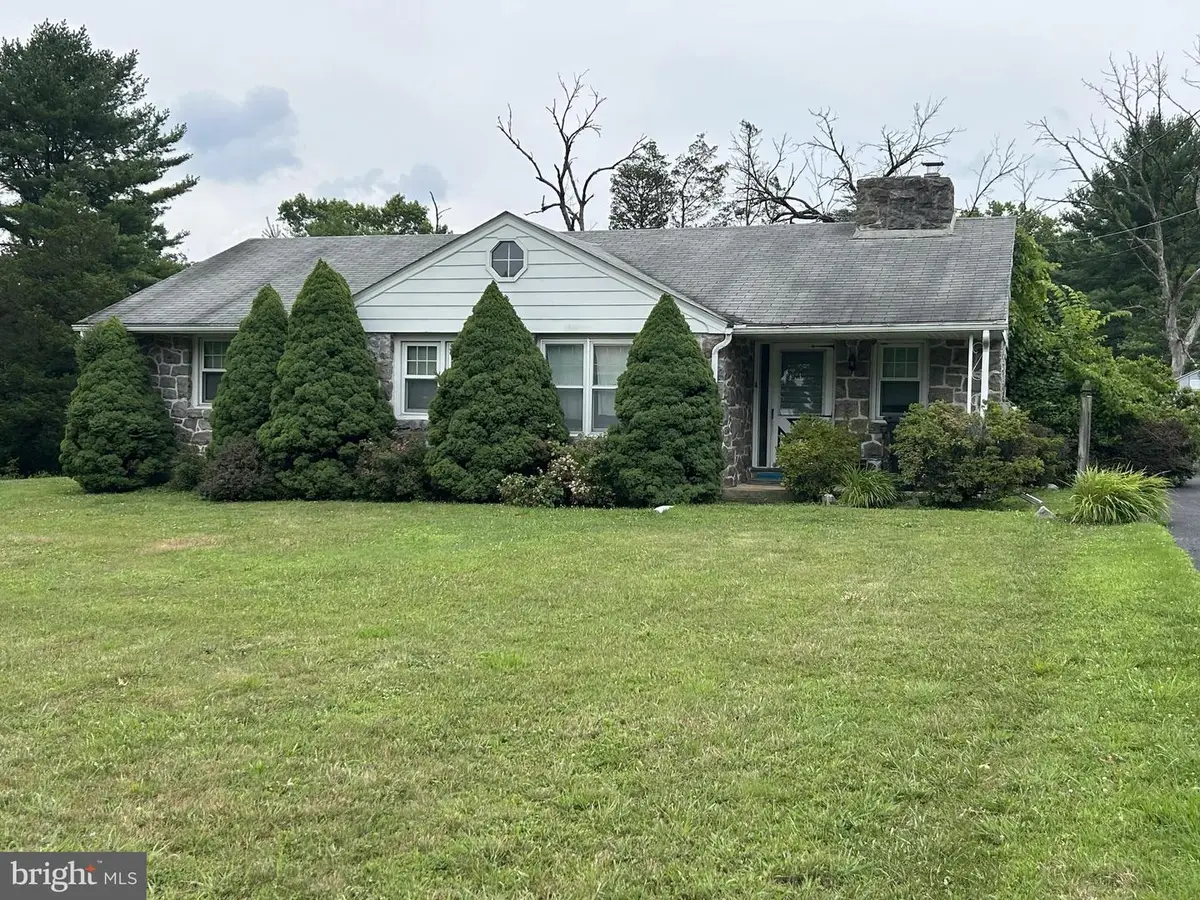 2122 Yarnall Rd, Pottstown, PA 19464 - #1