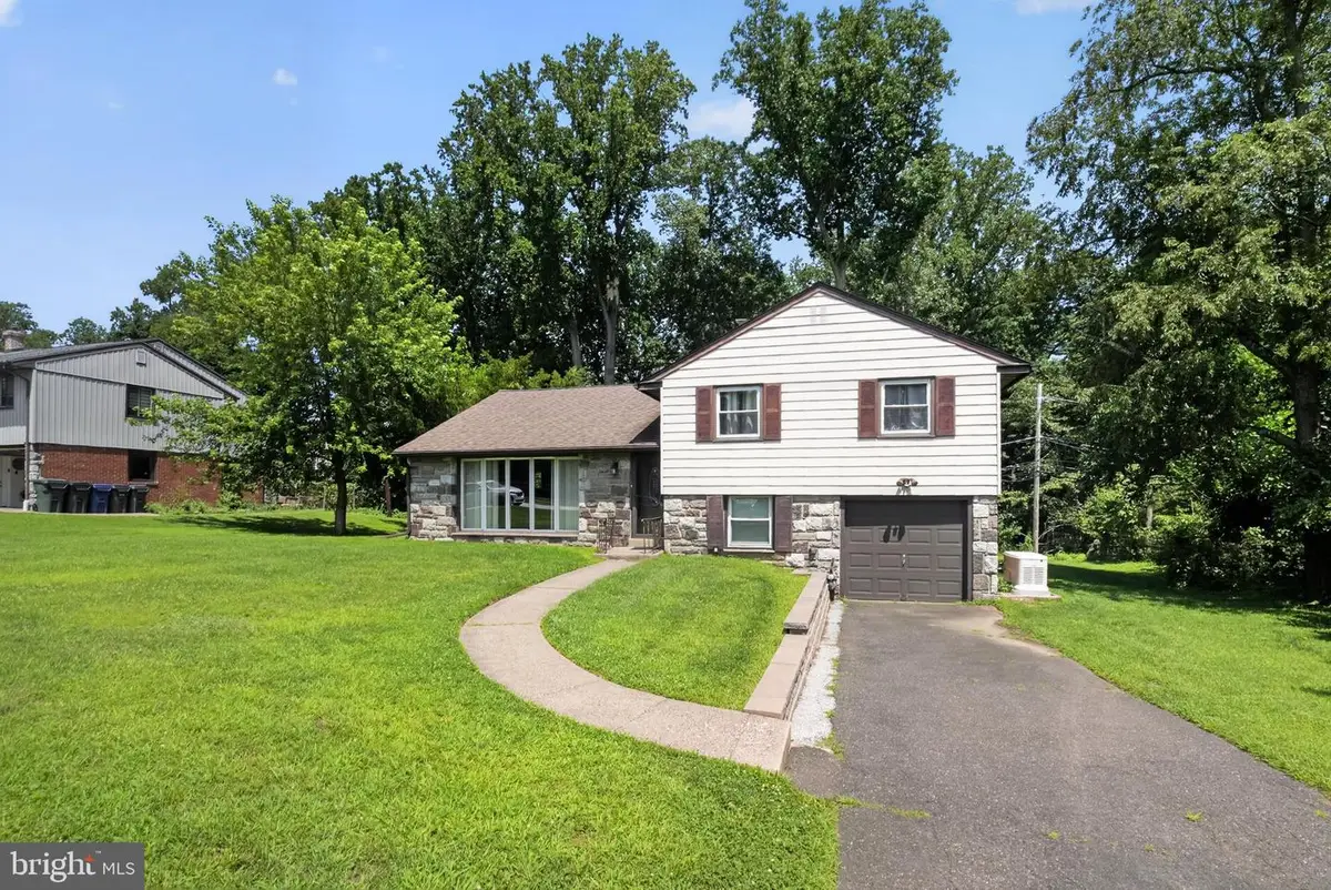 615 Hoyt Rd, Huntingdon Valley, PA 19006 - #1