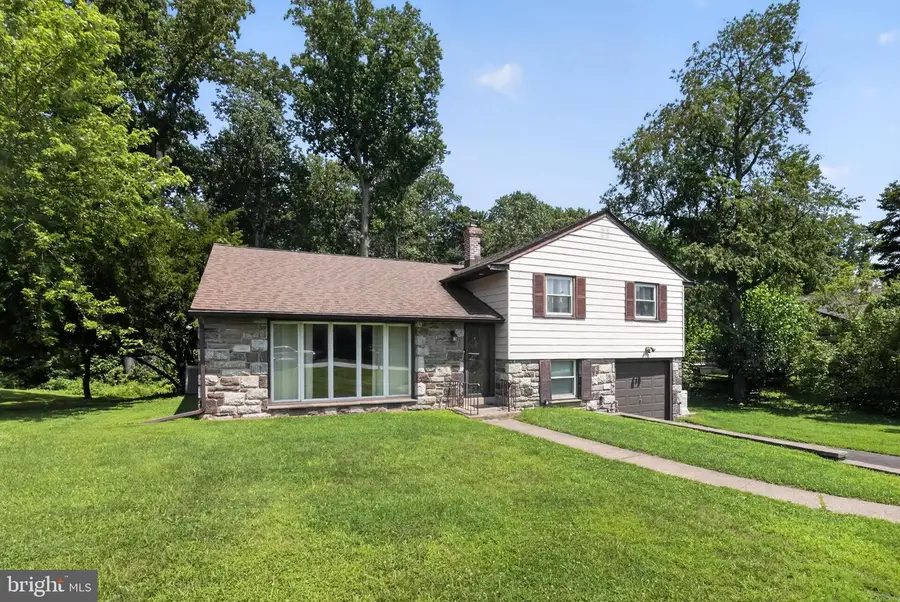 615 Hoyt Rd, Huntingdon Valley, PA 19006 - #2