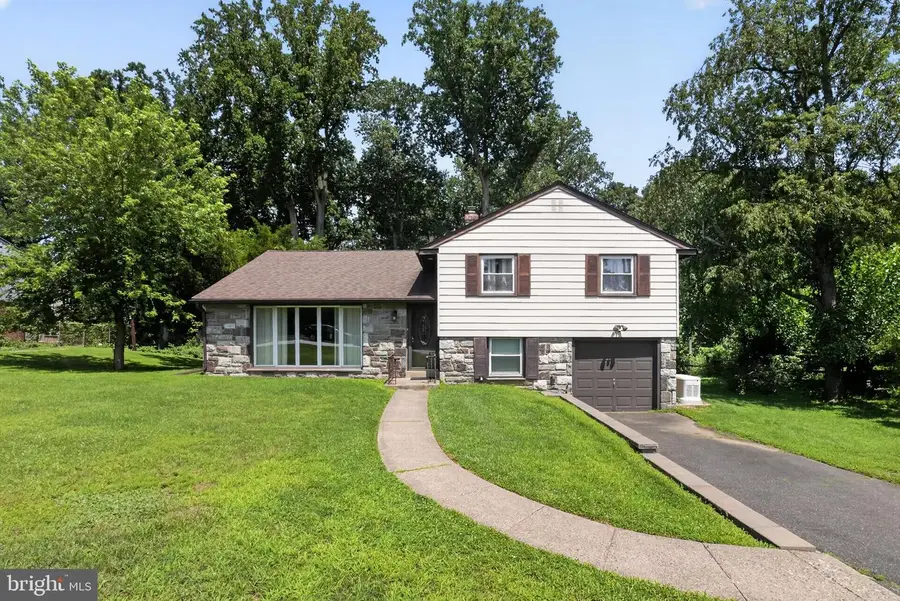 615 Hoyt Rd, Huntingdon Valley, PA 19006 - #3