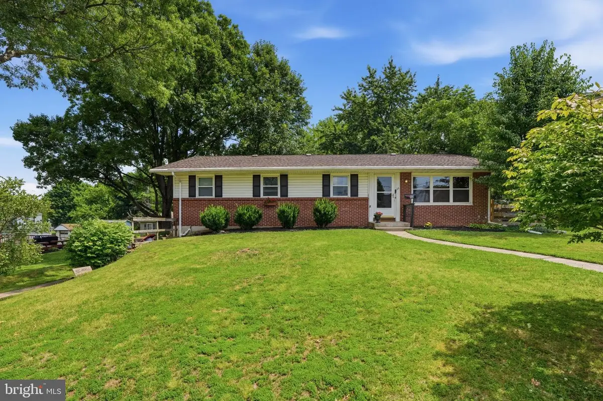 33 N 4th St, Souderton, PA 18964 - #1