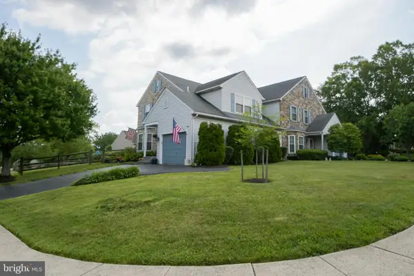250 Longchamp Dr, SOUDERTON, PA 18964