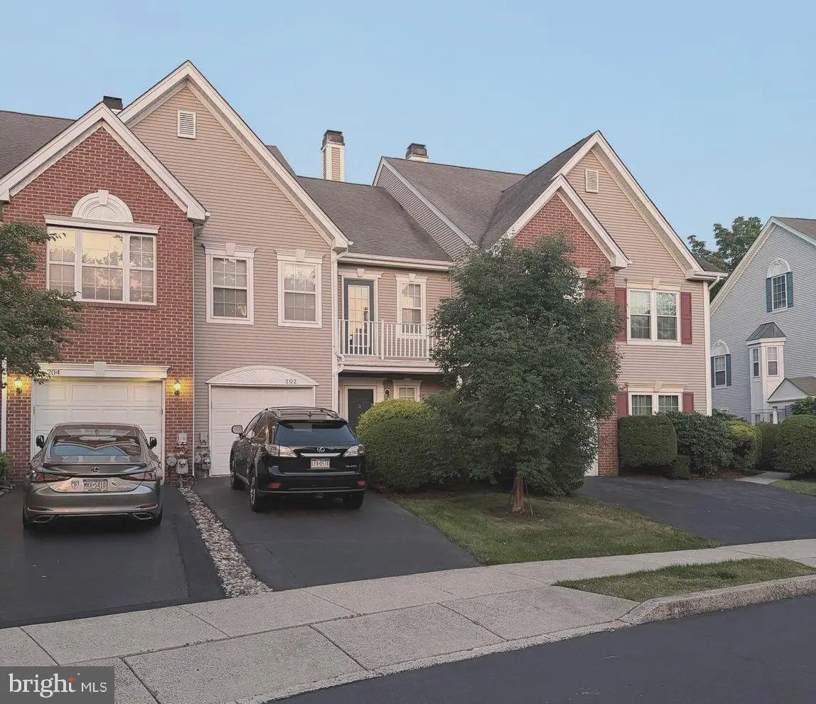 202 Aqueduct Dr, North Wales, PA 19454 - #1