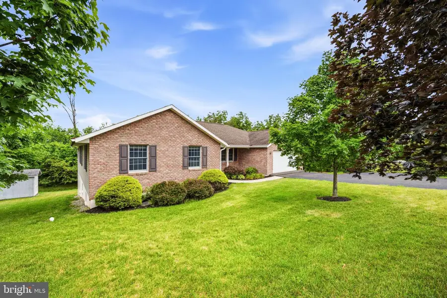 2426 Magnolia Dr, Gilbertsville, PA 19525 - #2