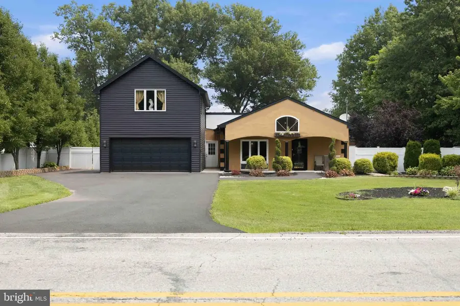 228 Bridge St, Collegeville, PA 19426 - #2