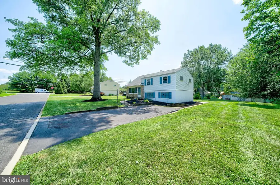 1008 Pioneer Rd, Lansdale, PA 19446 - #3