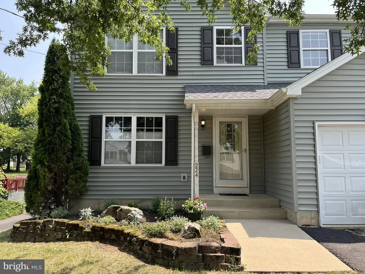 224 E Summit St, Souderton, PA 18964 - #1