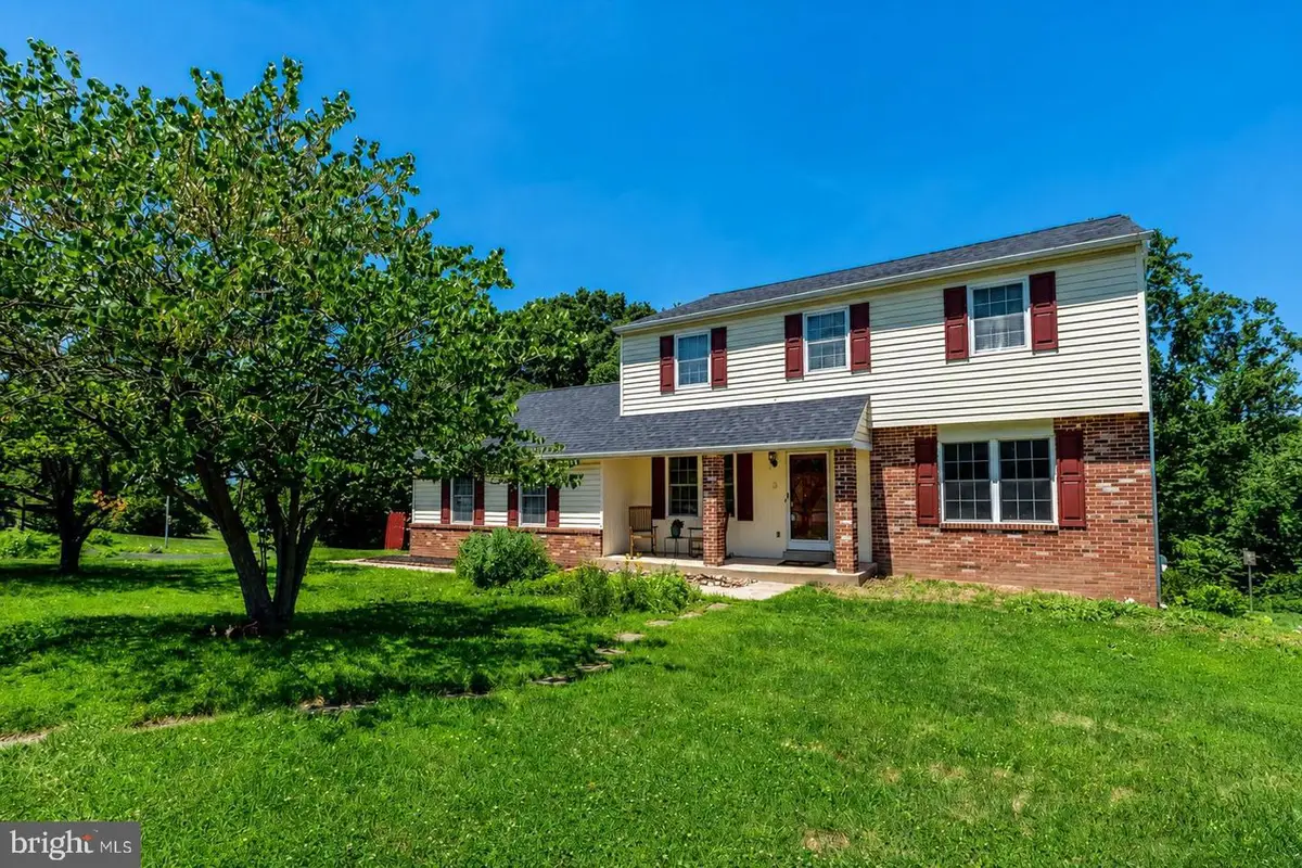 25 Iroquois Dr, Royersford, PA 19468 - #1