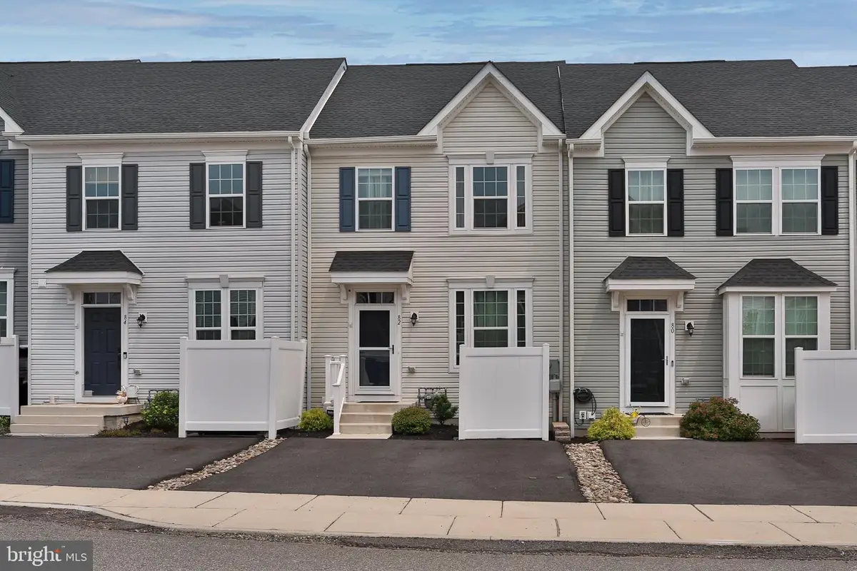 82 Hunters Dr, Gilbertsville, PA 19525 - #1