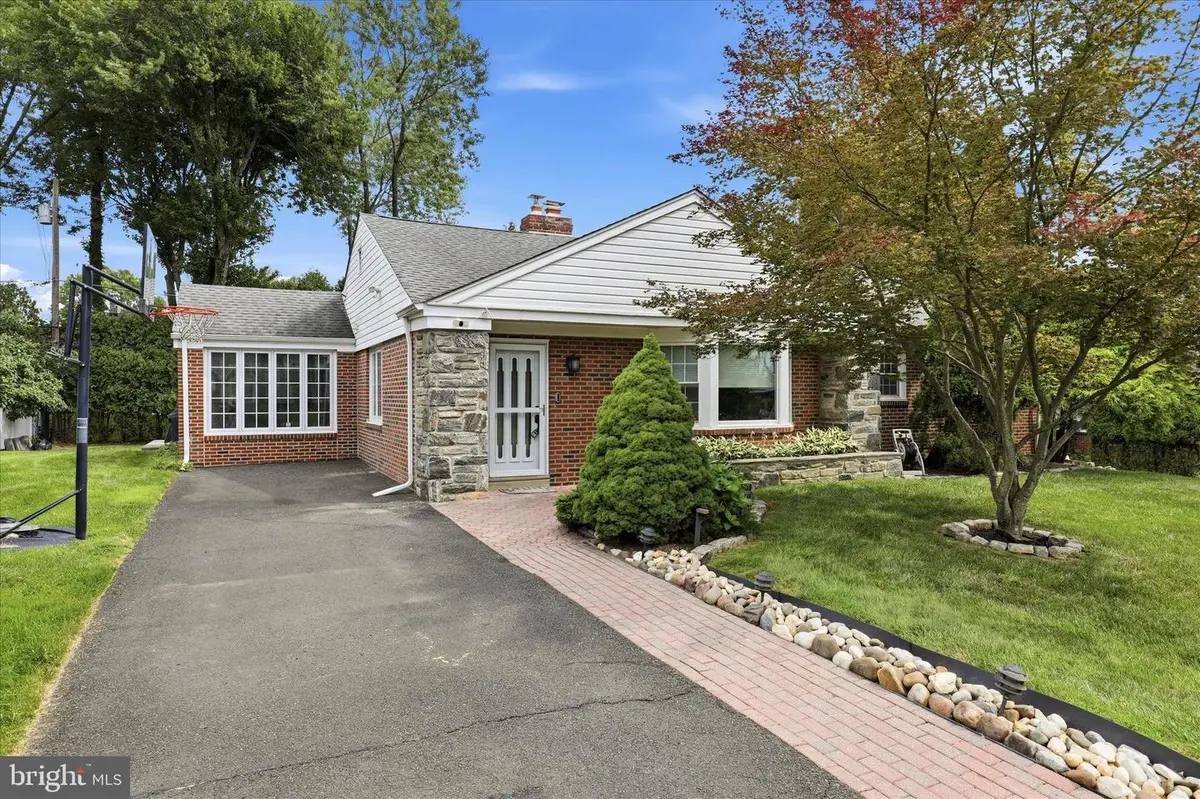 3155 Manor Rd, Huntingdon Valley, PA 19006 - #1
