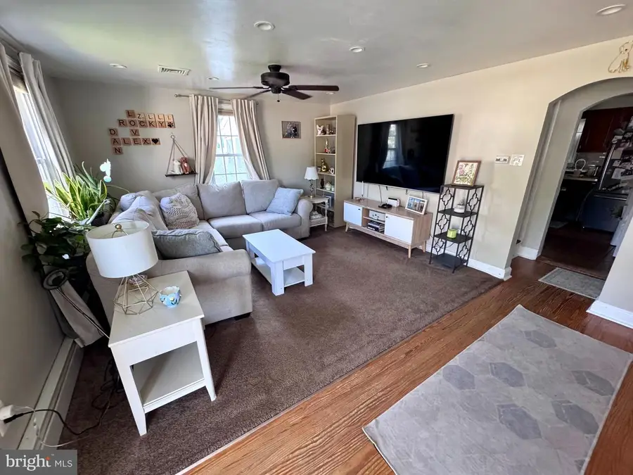 51 E School St, Hatfield, PA 19440 - #2