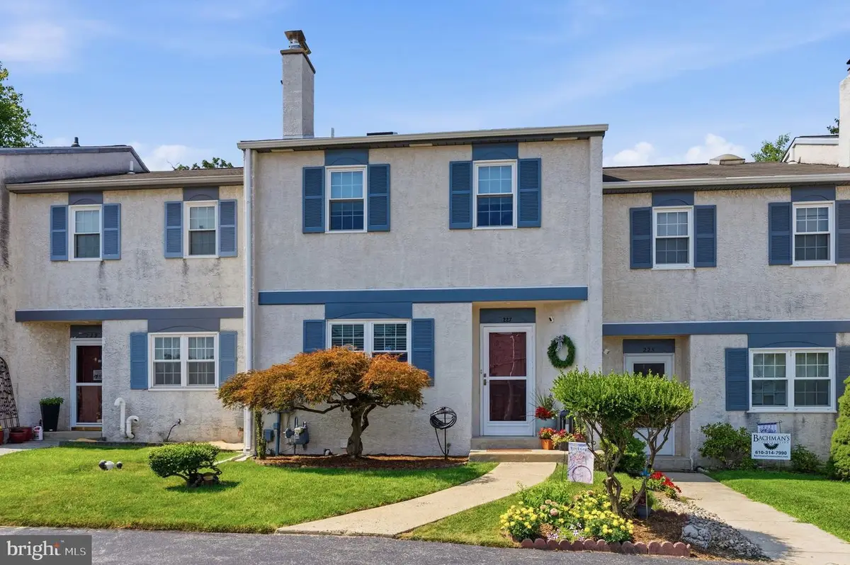 227 Lawndale Ave, King Of Prussia, PA 19406 - #1