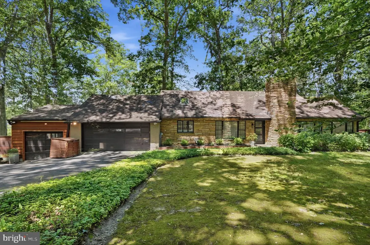 2030 Willow Brook Dr, Huntingdon Valley, PA 19006 - #1