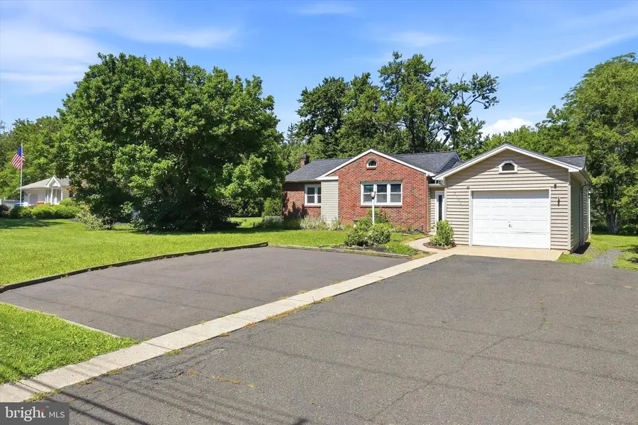 2002 Lenhart Rd, Hatfield, PA 19440 - #2