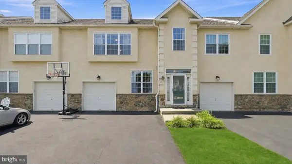 381 Manor Cir, HARLEYSVILLE, PA 19438