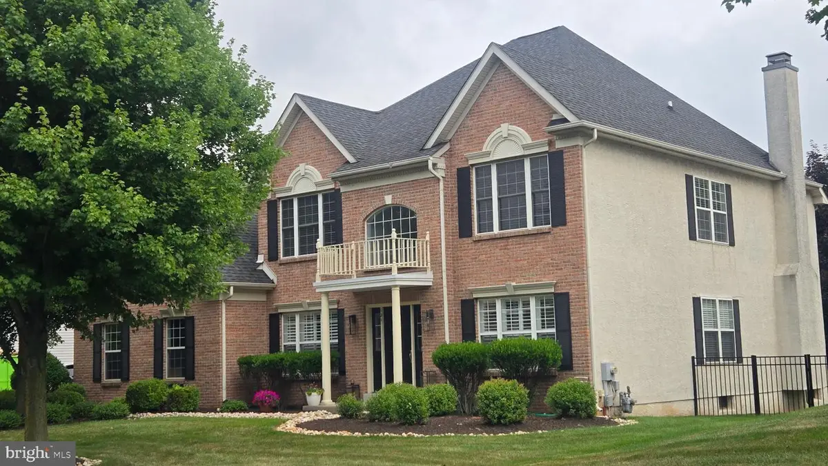 121 Avondale Dr, North Wales, PA 19454 - #1