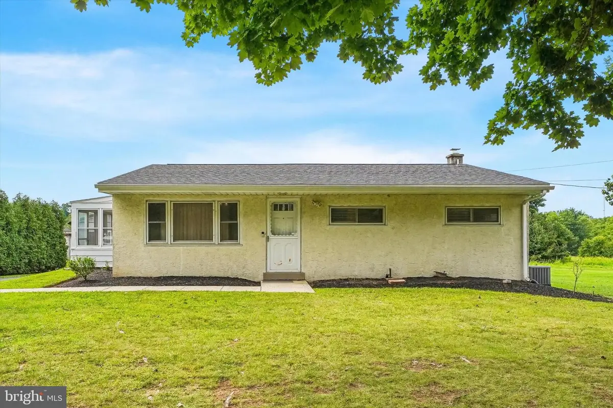 329 E Mt Kirk Ave, Norristown, PA 19403 - #1