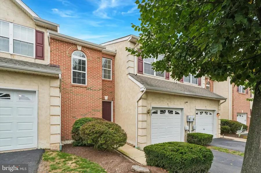 917 Carrington Dr, Red Hill, PA 18076 - #2
