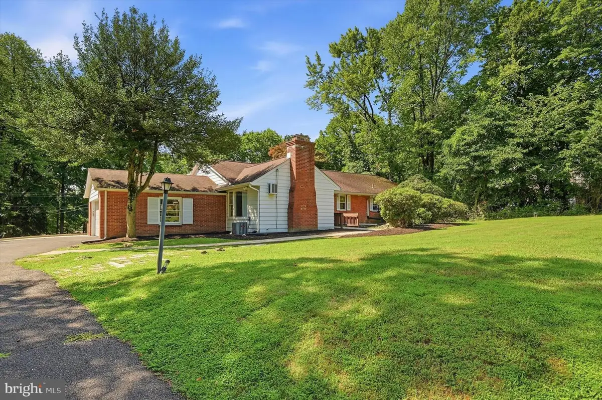 2745 Edge Hill Rd, Huntingdon Valley, PA 19006 - #1