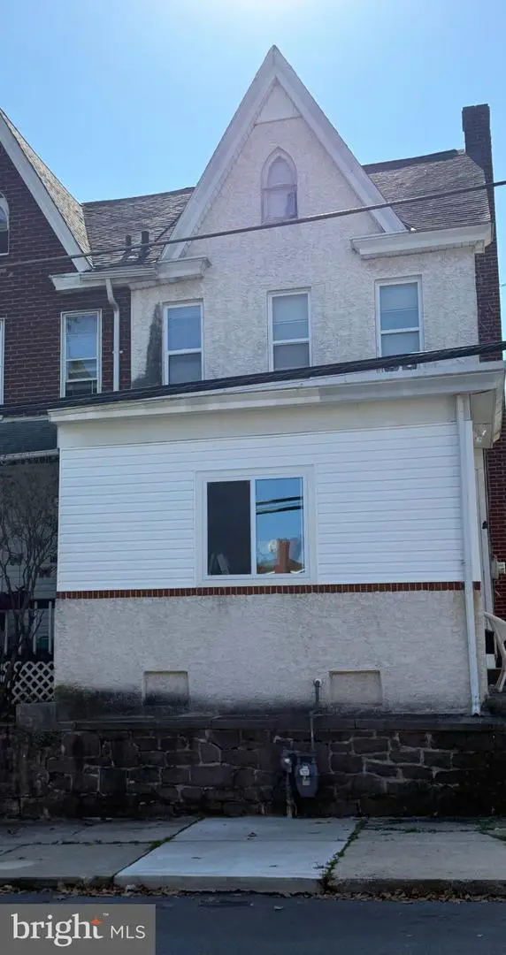 424 West St, Pottstown, PA 19464 - #1