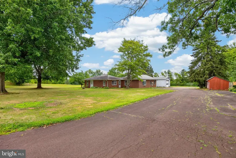2114 Store Rd, Skippack, PA 19474 - #3