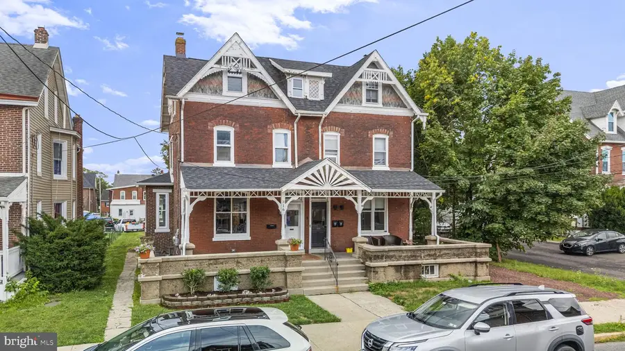 316 Walnut St, Royersford, PA 19468 - #3