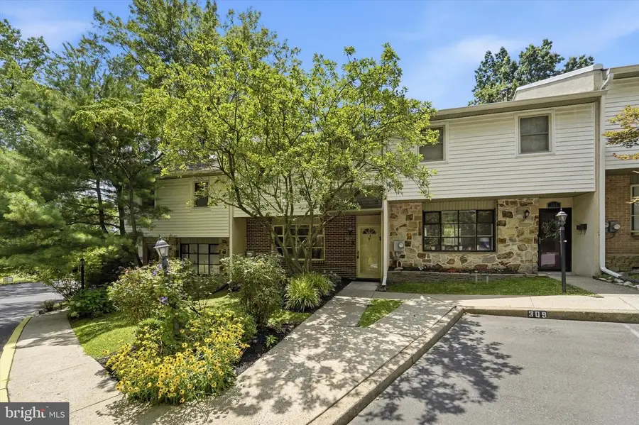 310 Woodside Cir, Dresher, PA 19025 - #2