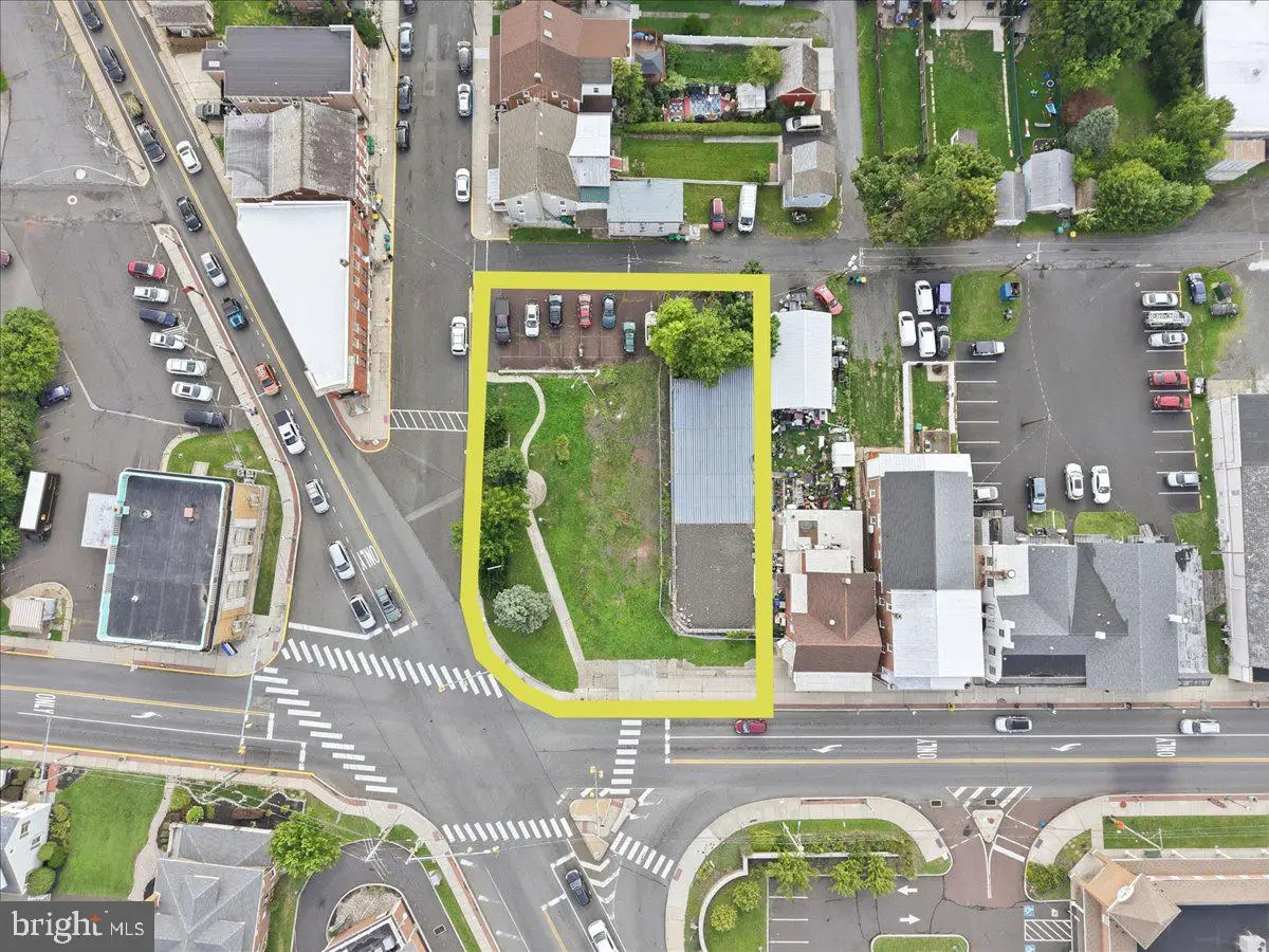 369 Main St, Pennsburg, PA 18073 - #1