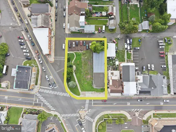 369 Main St, PENNSBURG, PA 18073