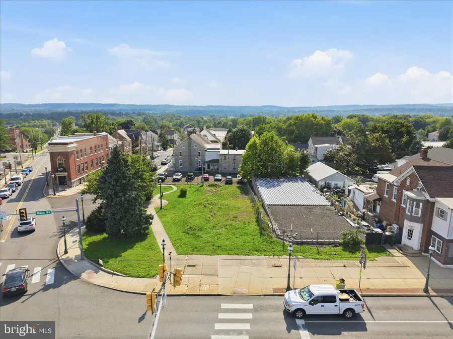 369 Main St, Pennsburg, PA 18073 - #3