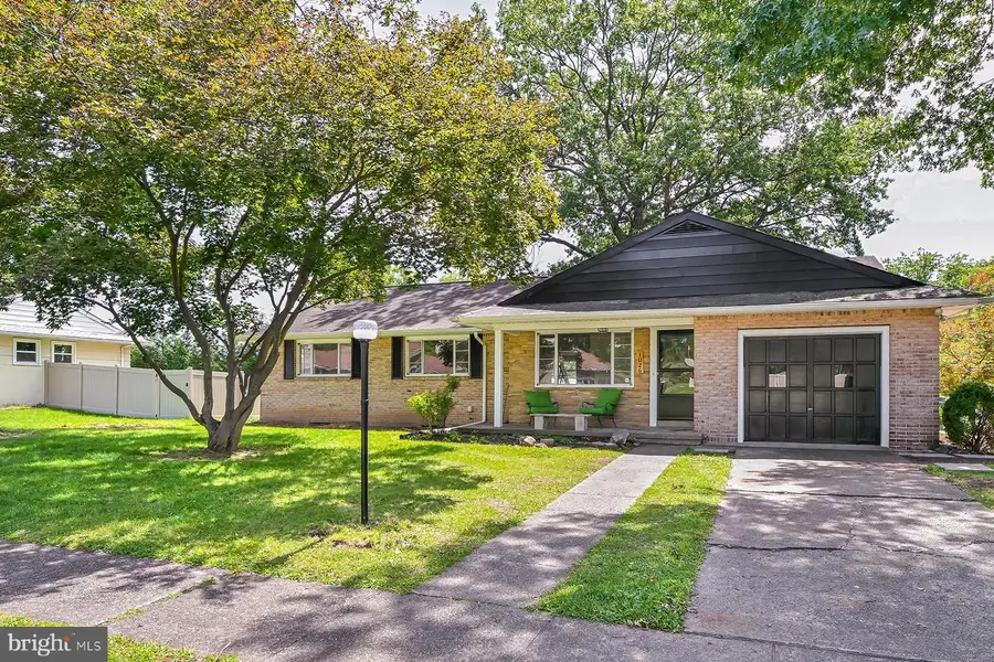 1026 Elmwood Dr, Pottstown, PA 19464 - #2