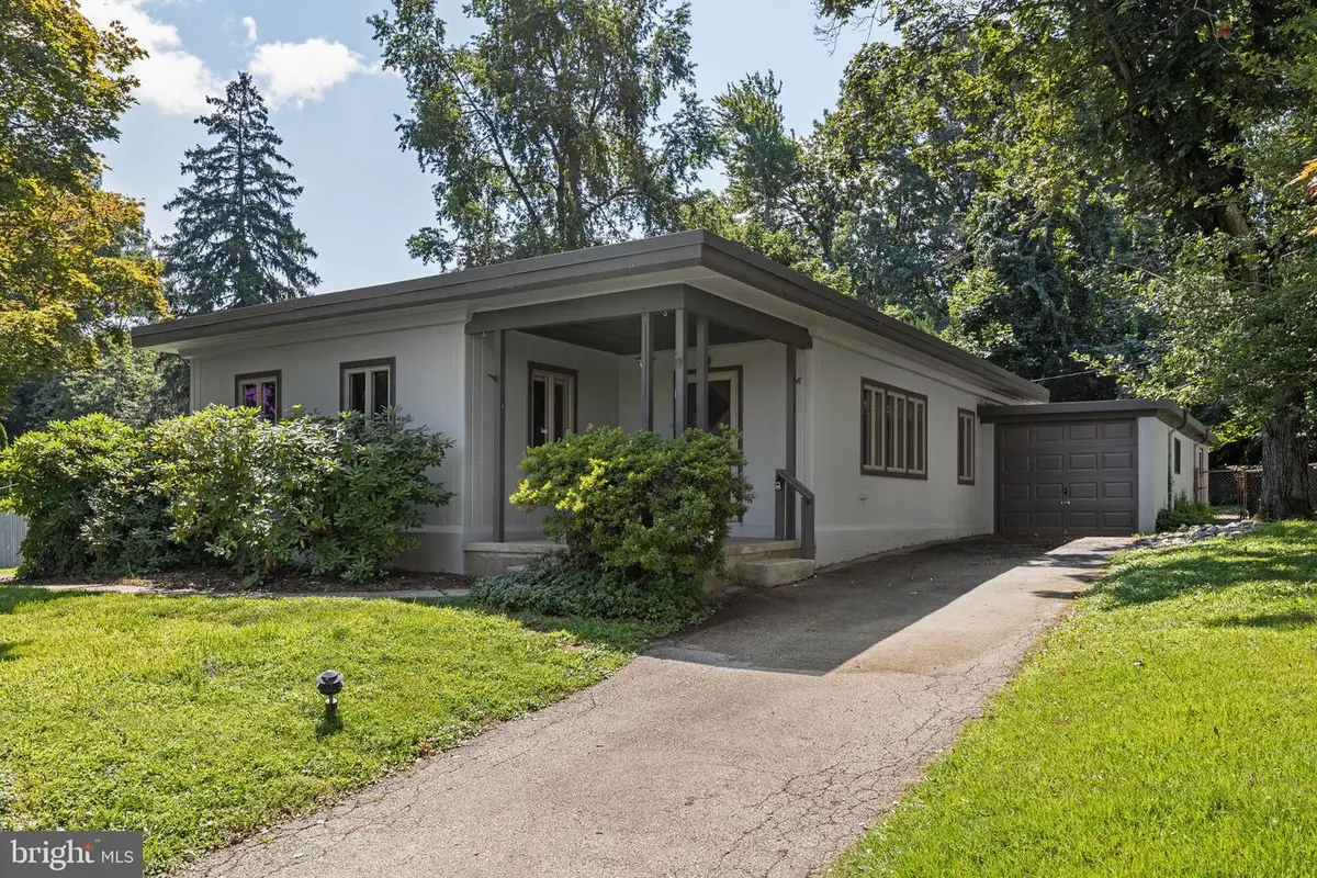 8310 Childs Rd, Glenside, PA 19038 - #1